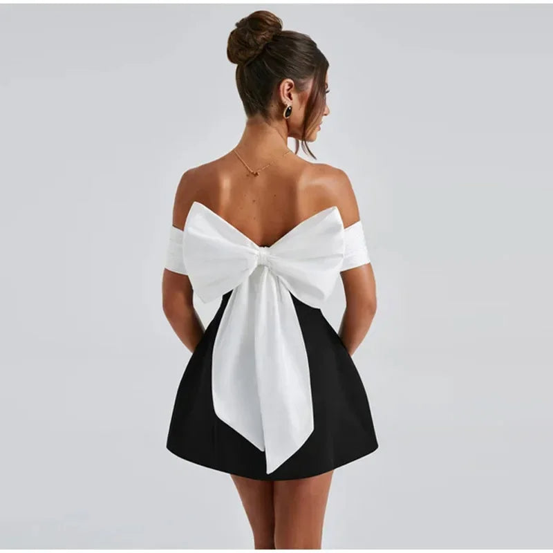ISABELLE | OFF SHOULDER JURK MET STRIKDETAIL