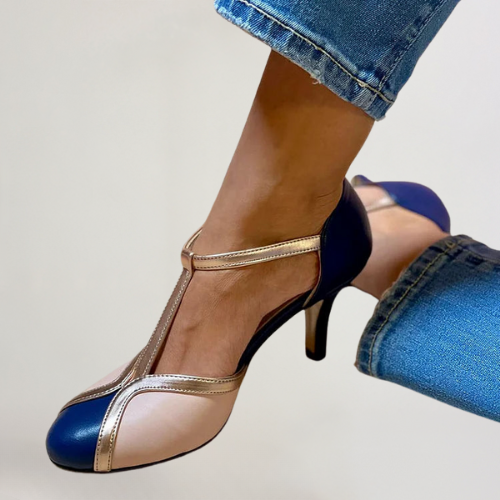 FELICIA | KLEURBLOK NAALDHAKKEN MET RONDE TEEN EN T-STRAP
