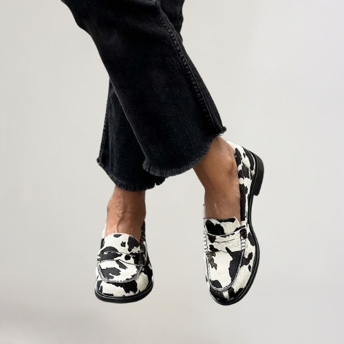 VEERLE | PATCHWORK KOEIENPATROON LOAFERS MET RONDE NEUS
