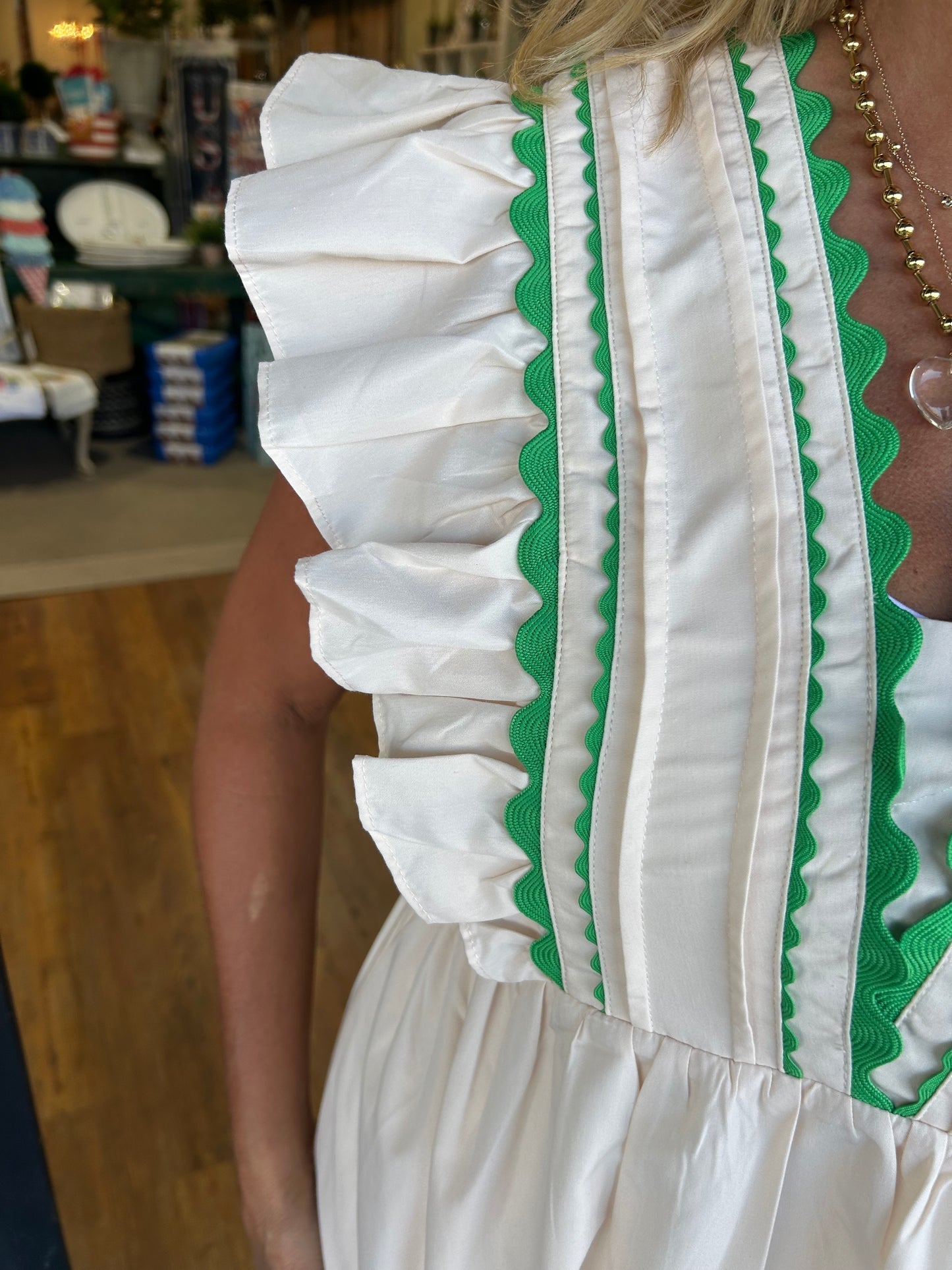NOOR MAXI | JURK MET V-HALS EN RUCHES MOUWEN