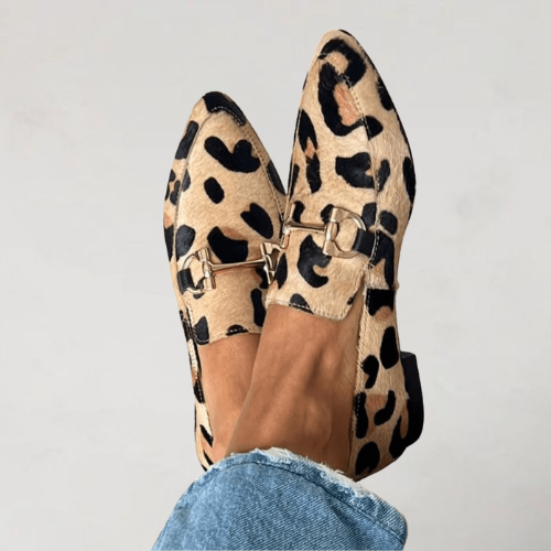 KARIN | STIJLVOLLE SPITSE LOAFERS MET PRINT